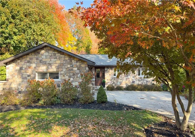 Photo 1 of Single family home for sale at 483 E Ridgewood Dr, Seven Hills, OH 44131 | MLS# 5255578 | Listing updated on 2026-10-30