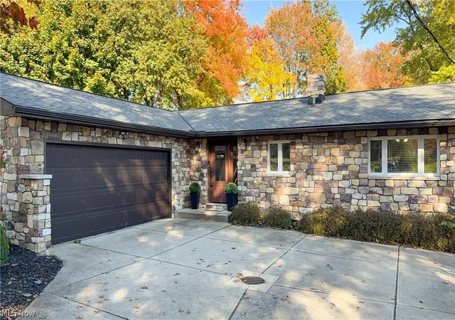 Photo 1 of Single family home for sale at 483 E Ridgewood Dr, Seven Hills, OH 44131 | MLS# 5255578 | Listing updated on 2026-10-30
