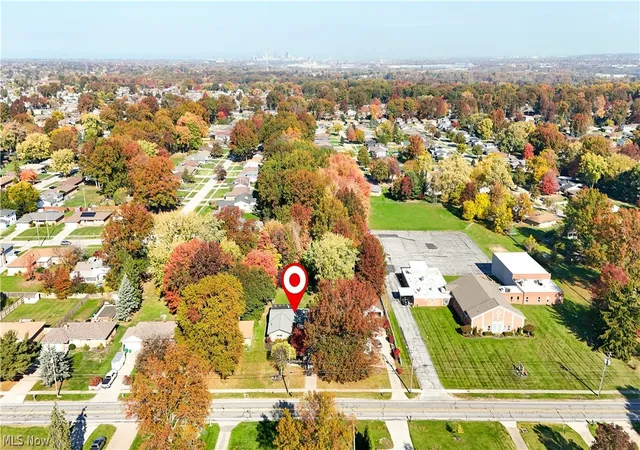 Photo 2 of Single family home for sale at 483 E Ridgewood Dr, Seven Hills, OH 44131 | MLS# 5255578 | Listing updated on 2026-10-30