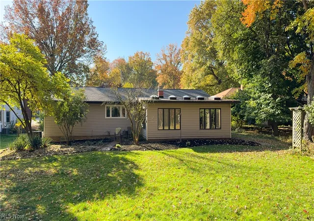 Photo 3 of Single family home for sale at 483 E Ridgewood Dr, Seven Hills, OH 44131 | MLS# 5255578 | Listing updated on 2026-10-30