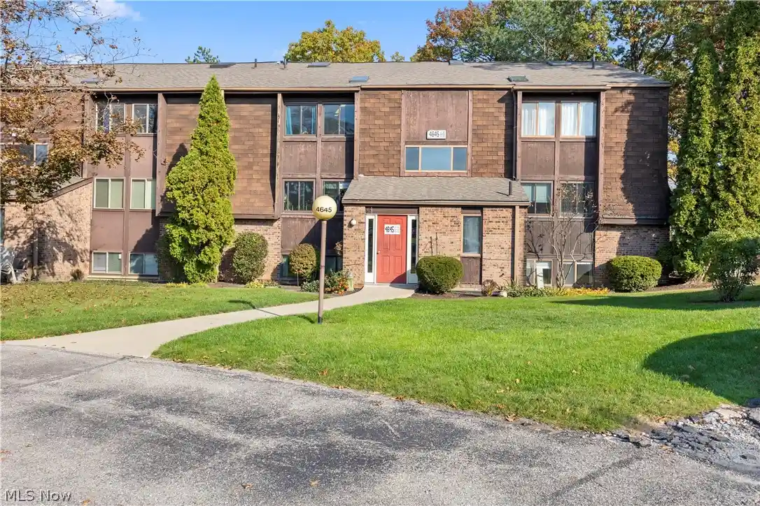 Condo for sale at 4645 Oakhill Blvd #201, Lorain, OH 44053 | MLS# 5256888