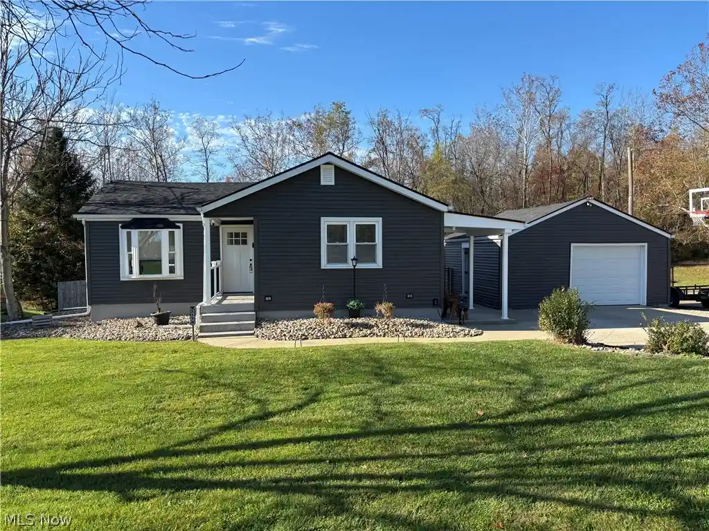 Single family home for sale at 3179 Broadvue Cir, Zanesville, OH 43701 | MLS# 5257304