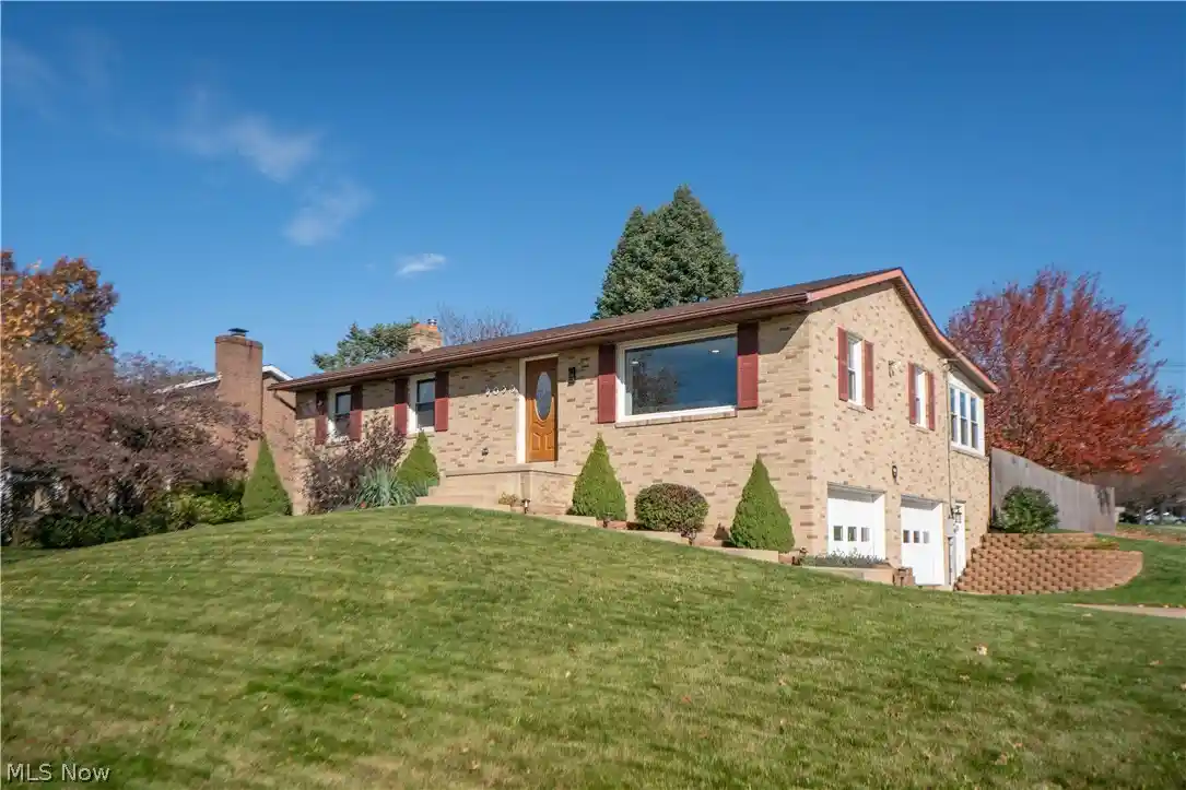 Single family home for sale at 1806 Oberlin Ave SW, Massillon, OH 44647 | MLS# 5256392