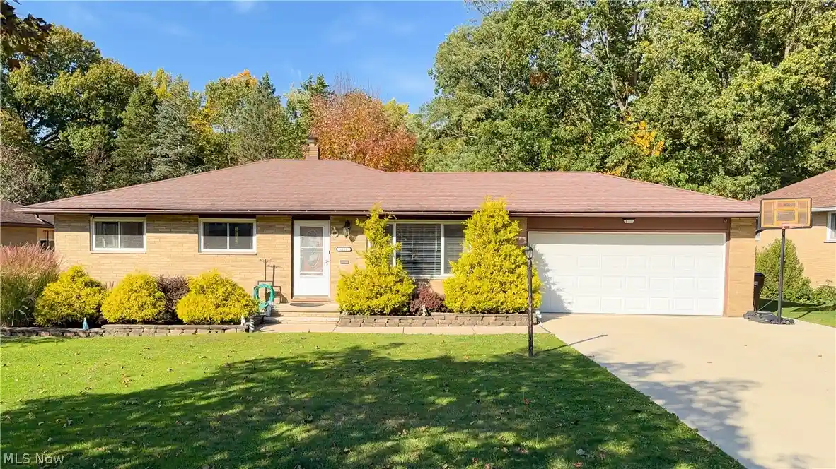 Single family home for sale at 6100 Sandy Hook Dr, Cleveland, OH 44134 | MLS# 5252789