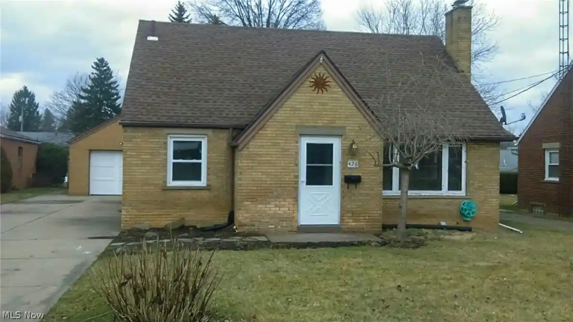 Single family home for sale at 426 Vince Ave NW, Canton, OH 44708 | MLS# 5257394