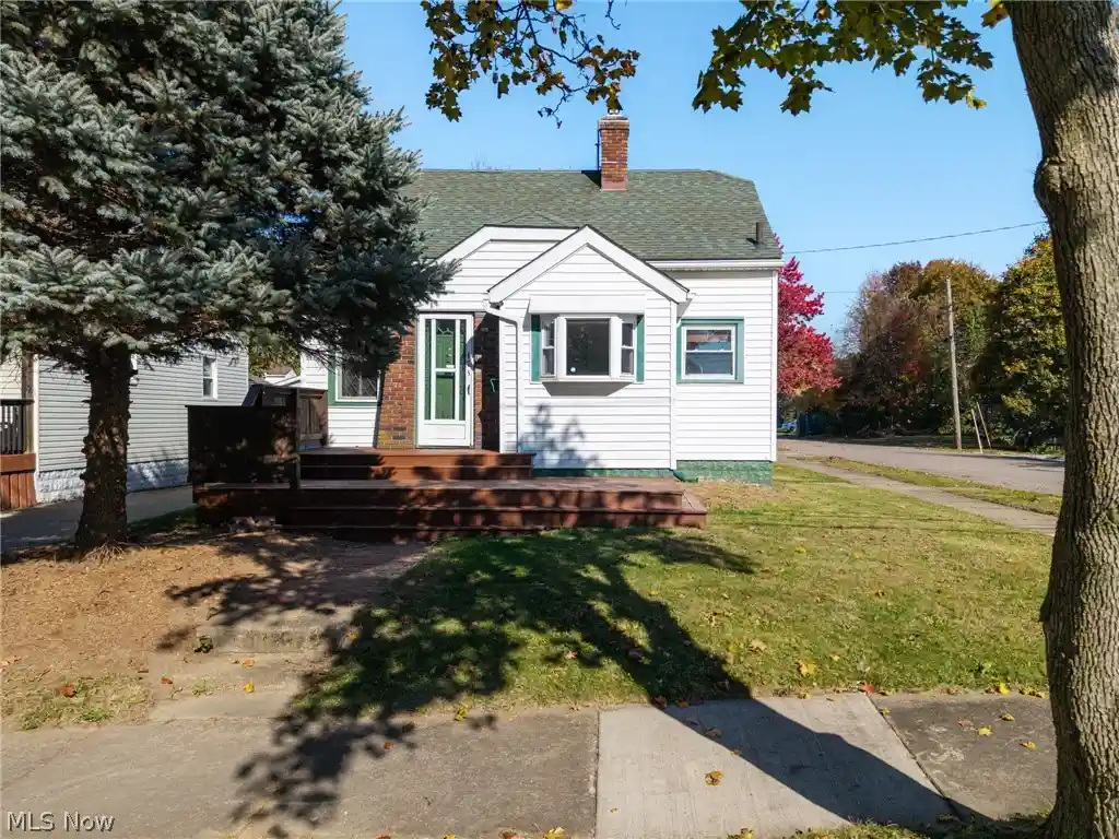 Single family home for sale at 173 W Way St, Barberton, OH 44203 | MLS# 5256406