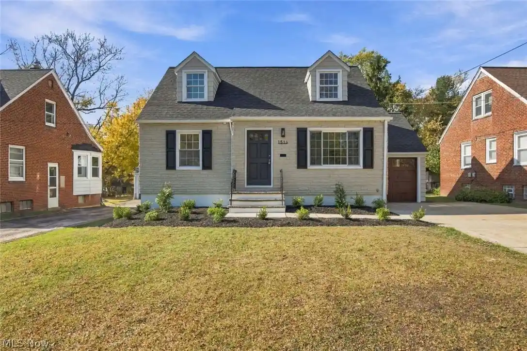 Single family home for sale at 1516 Sunview Rd, Cleveland, OH 44124 | MLS# 5257359