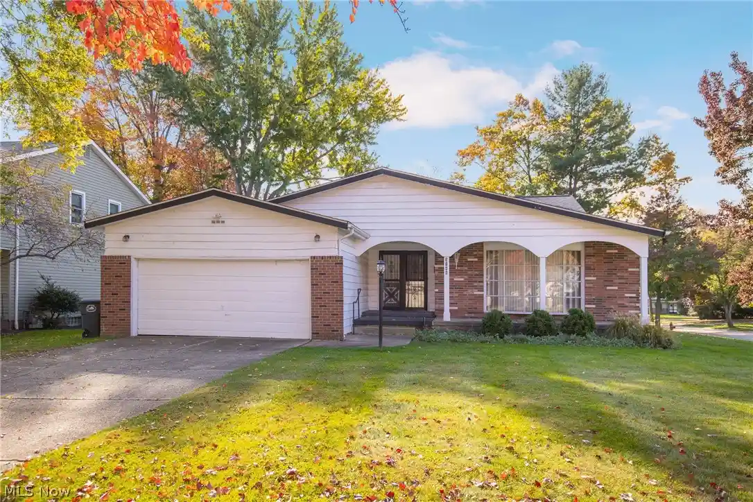 Single family home for sale at 5148 Hickory Dr, Cleveland, OH 44124 | MLS# 5253880
