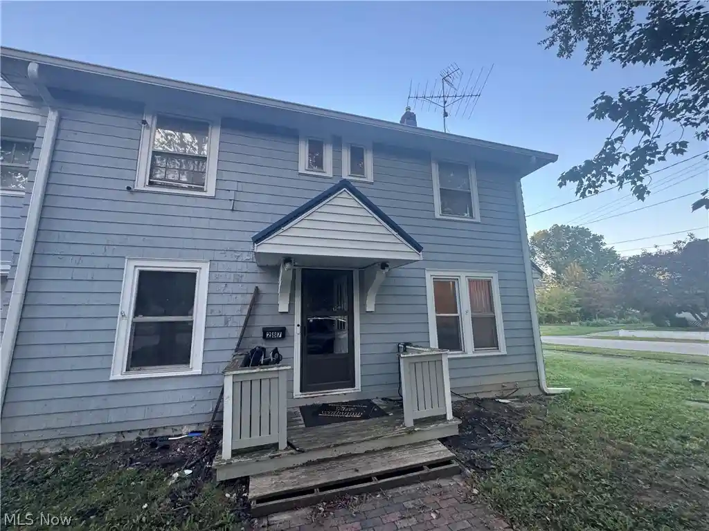 Single family home for sale at 287 Lawrence Ave NE, Warren, OH 44483 | MLS# 5257493
