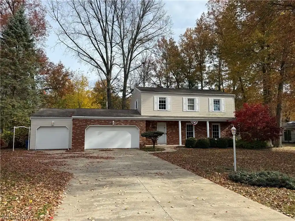 Single family home for sale at 600 Burning Oaks Dr NE, Warren, OH 44484 | MLS# 5256470