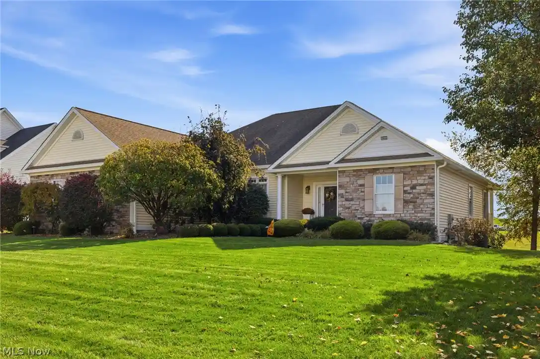 Photo 1 of Single family home for sale at 208 Homestead Dr, Columbiana, OH 44408 | MLS# 5257386 | Listing updated on 2026-10-31