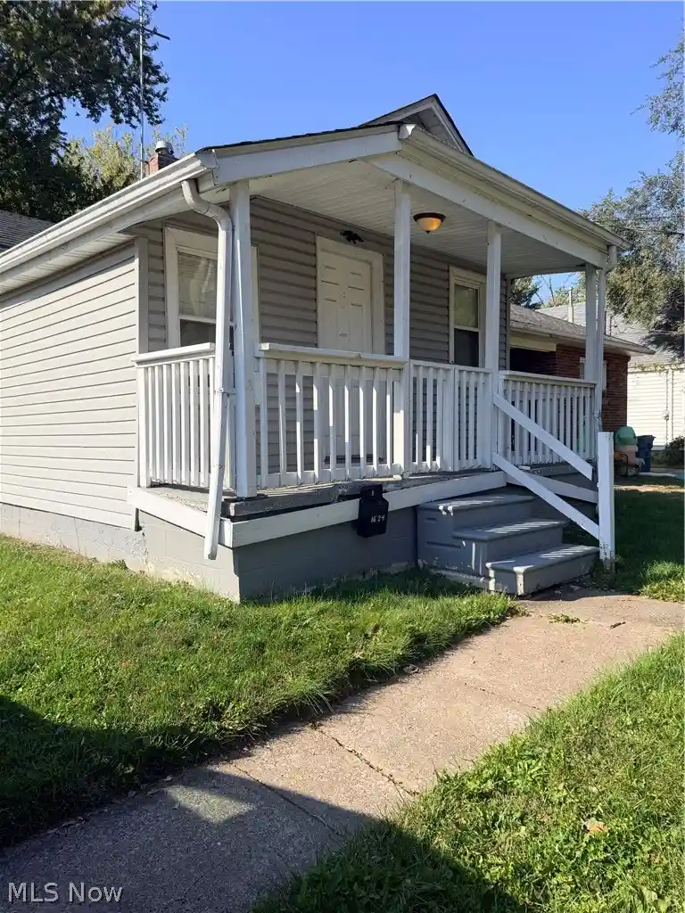 Single family home for sale at 1624 New Jersey Ave, Lorain, OH 44052 | MLS# 5257524