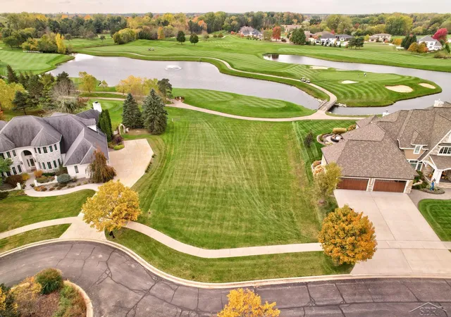 1st image of 23 E Grove Ct, Freeland, MI 48623 | MLS# 61031300223
