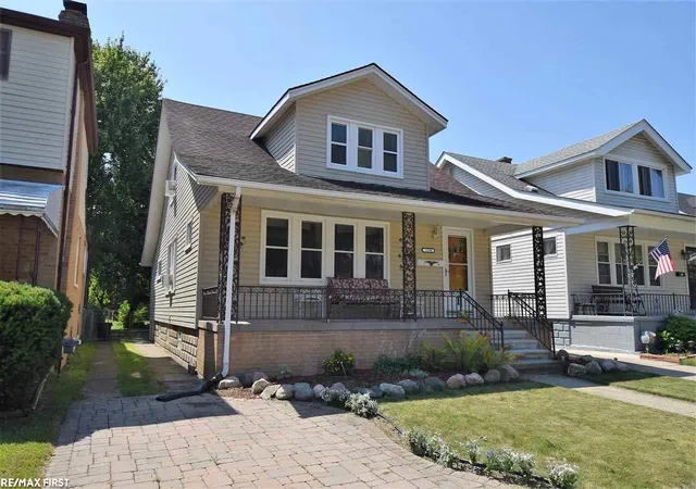 Multi Family at 7290 Engleman, Center Line, MI 48015 | MLS# 58031391049 | | Sold on 2019-10-18