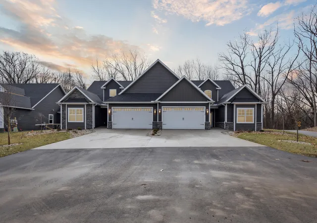 Homes for sale in Hillsdale, MI | 1140 Lochaven Cir #10B, Hillsdale, MI 49242 | MLS# 53022040648