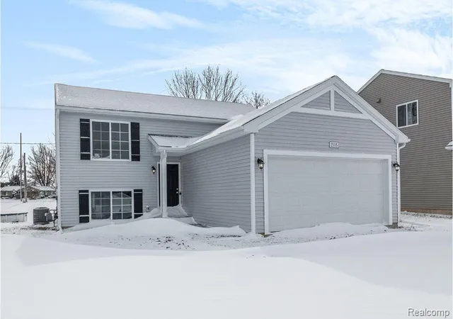 Photo 1 of Sale Pending at 3149 Stratford Ln, Flushing, MI 48433 | MLS# 20221050293 | Listing updated on 2026-03-24