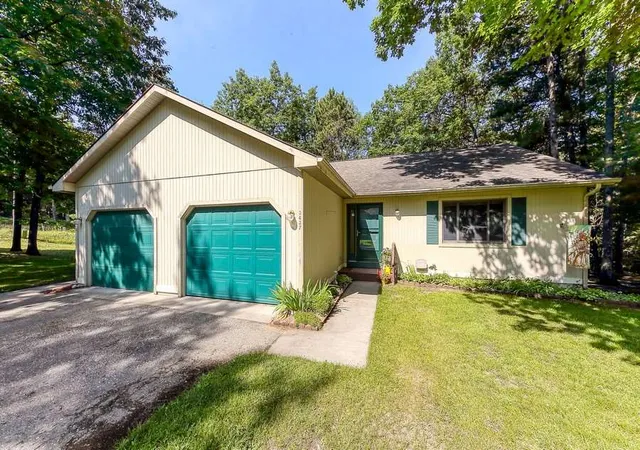 Condominium at 3437 Holiday Rd, Traverse City, MI 49686 | MLS# 78001192364 | | Sold on 2019-09-20