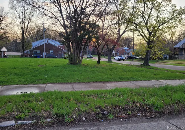 3rd image of 18435 Lahser Rd, Detroit, MI 48219 | MLS# 20230030729