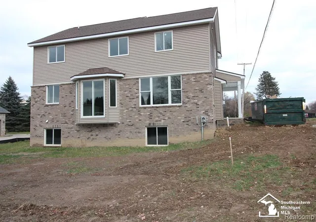3rd image of 8082 Hunters Ridge Dr, Newport, MI 48166 | MLS# 57050109357