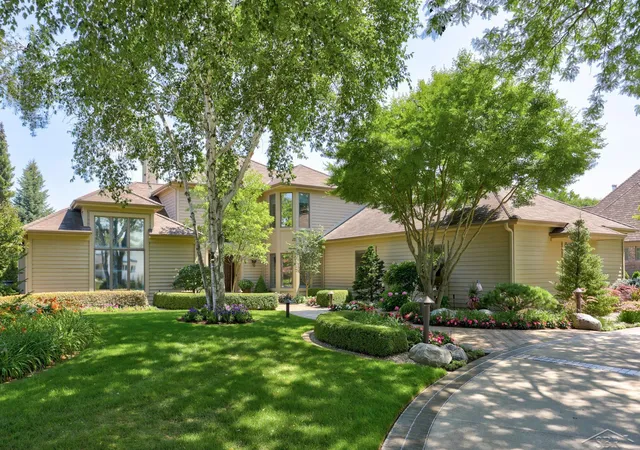 Photo 1 of Single family home for sale at 210 Golfview Dr, Saginaw, MI 48638 | MLS# 61050117887 | Listing updated on 2026-07-28