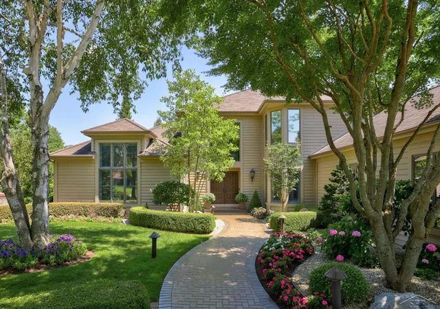 Photo 2 of Single family home for sale at 210 Golfview Dr, Saginaw, MI 48638 | MLS# 61050117887 | Listing updated on 2026-07-28