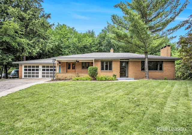 Single Family Residence at 2005 Jefferson Dr SE, Grand Rapids, MI 49507 | MLS# 65023028936 | | Sold on 2023-09-26