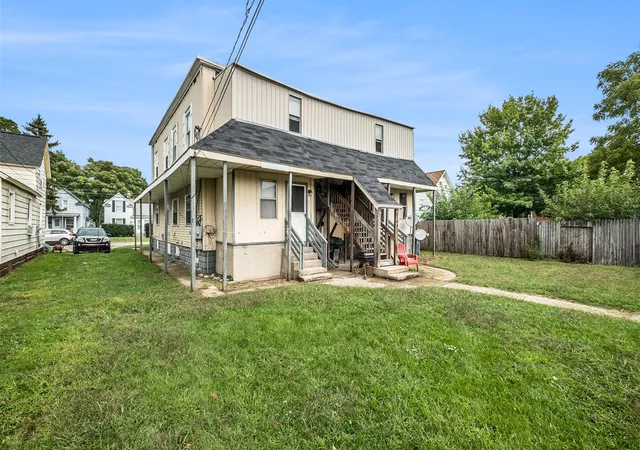 Homes for sale in Grand Rapids, MI | 914 Courtney St Nw, Grand Rapids, MI 49504 | MLS# 65023032385