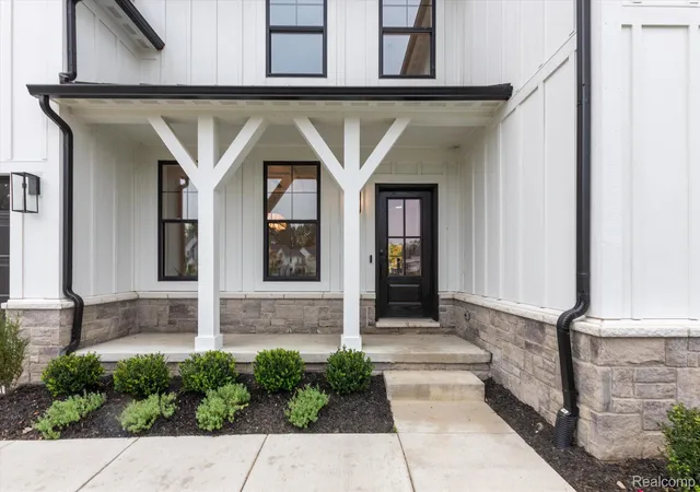 Photo 2 of Single family home for sale at 2922 Sleeth Rd, Commerce Township, MI 48382 | MLS# 20230081314 | Listing updated on 2026-06-21