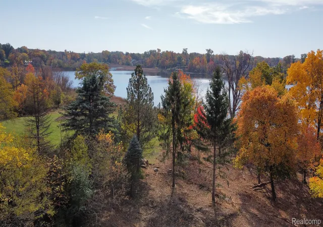 Photo 2 of Land for sale at 2717 Turtle Shores Dr, Bloomfield Hills, MI 48302 | MLS# 20230090875 | Listing updated on 2026-07-06