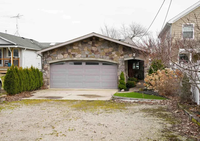 Photo 1 of Single family home for sale at 5403 Pointe Dr, East China, MI 48054 | MLS# 58050132939 | Listing updated on 2026-08-03