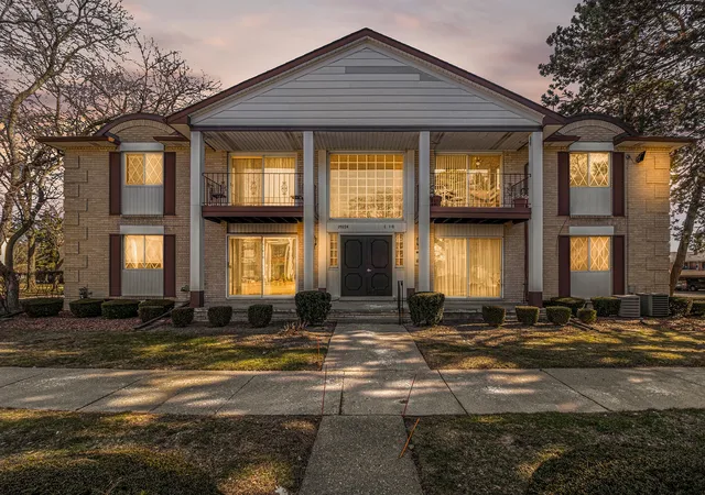 Listing Photo 1 - Condo for sale in building located at 29224 Gloede Dr, Warren, MI 48088 - Unit #150- L1