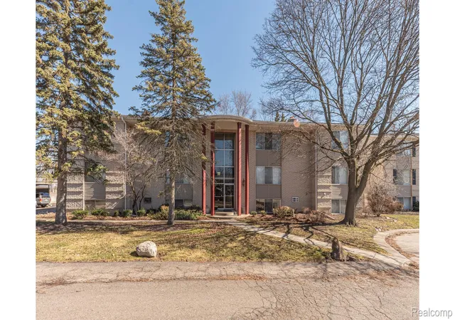 Condominium at 33234 Kingslane Ct #11, Farmington, MI 48336 | MLS# 20240012974 | | Sold on 2024-03-15