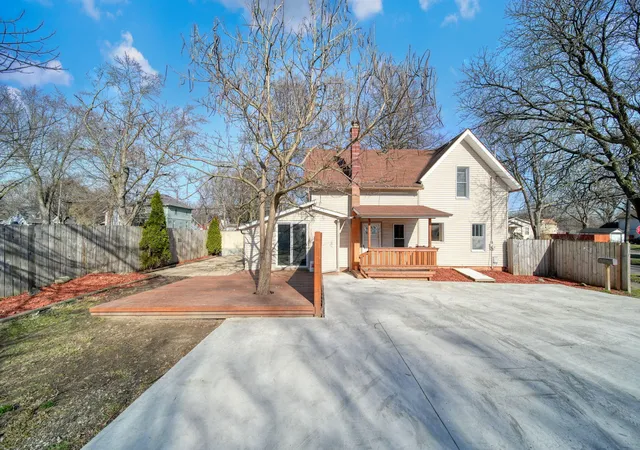 Single Family Residence at 412 Quarry St, Jackson, MI 49201 | MLS# 55024011903 | | Sold on 2024-04-19