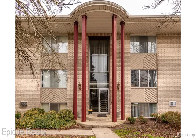Condominium at 33234 Kingslane Ct #12, Farmington, MI 48336 | MLS# 20240018879 | | Sold on 2024-04-05