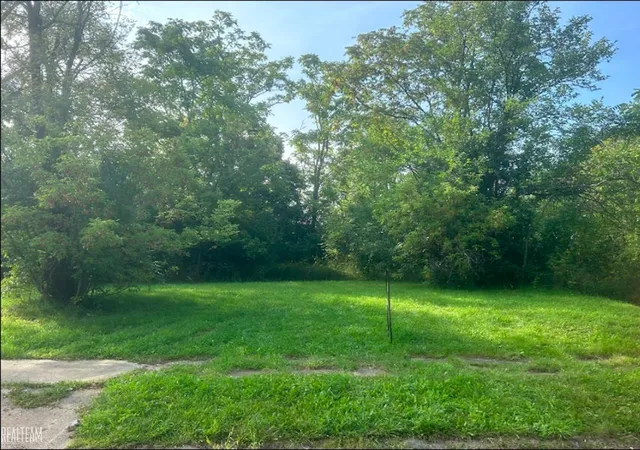 3rd image of 418 E Foss Ave, Flint City Genesee, MI 48505 | MLS# 58050140903