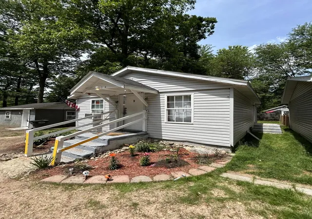 1st image of 66476 Oak St, Dowagiac, MI 49047 | MLS# 71024026725