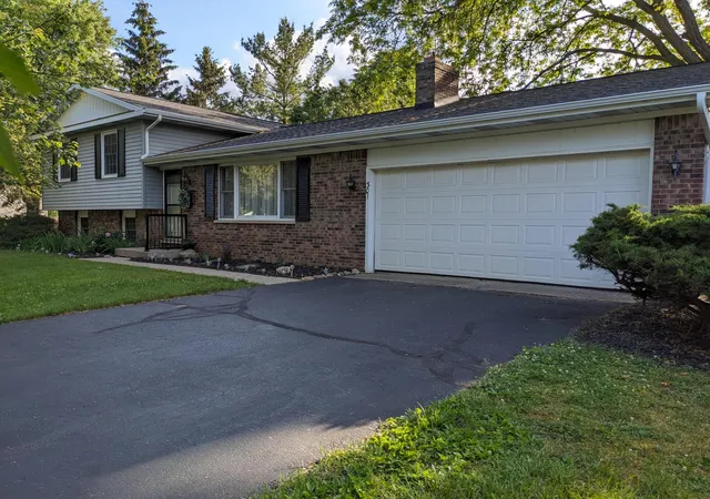 Single Family Residence at 301 Sherman Dr, Marshall, MI 49068 | MLS# 64024027371 | | Sold on 2024-08-29