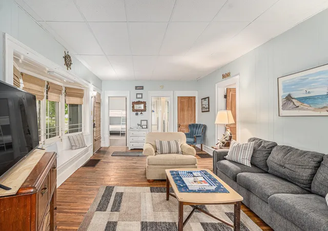 5th image of 706 W Loomis St, Ludington, MI 49431 | MLS# 67024027932
