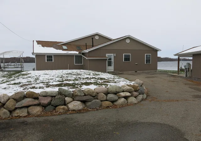 Single Family Residence at 216 Sandalwood Dr, Quincy, MI 49082 | MLS# 62024028355 | | Sold on 2026-01-07