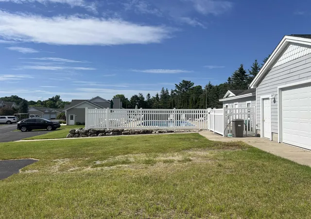 4th image of 2817 W Shore Dr, Central Lake, MI 49622 | MLS# 78080047294