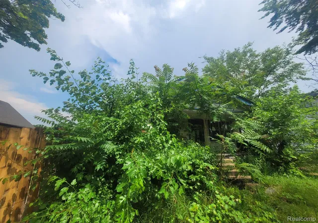 2nd image of 9722 Yosemite St, Detroit, MI 48204 | MLS# 20240045097