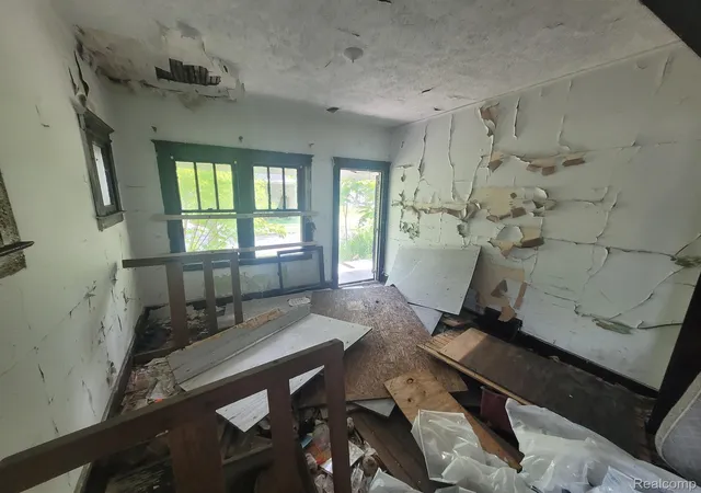 5th image of 9722 Yosemite St, Detroit, MI 48204 | MLS# 20240045097