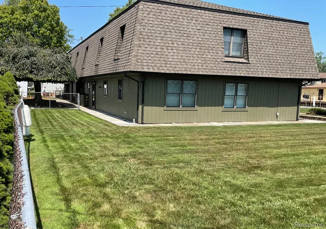 Photo 5 of Single family home for sale at 46070 Edgewater Dr, Chesterfield, MI 48047 | MLS# 20240047477 | Listing updated on 2026-09-03
