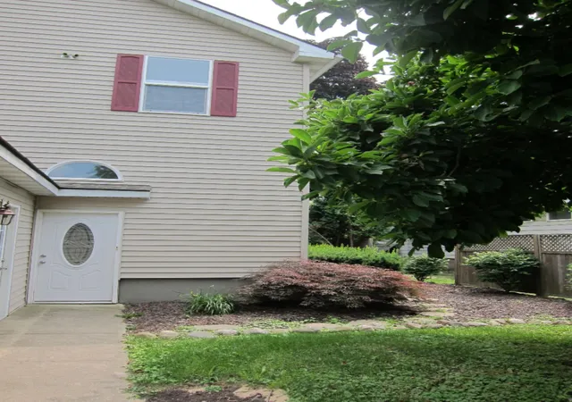 1st image of 1 Woodrow Ct, Battle Creek, MI 49015 | MLS# 66015024259