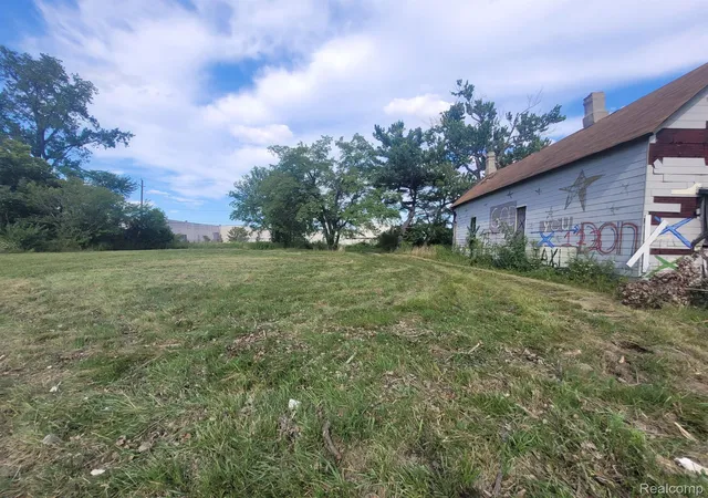 Photo 2 of Land for sale at 3424 Mount Elliott St, Detroit, MI 48207 | MLS# 20240058094 | Listing updated on 2026-08-04