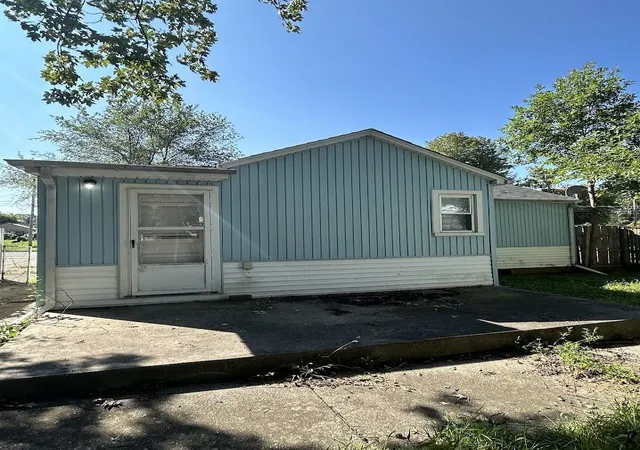 Homes for sale in Burton, MI | 1453 Carman St, Burton, MI 48529 | MLS# 5050154341
