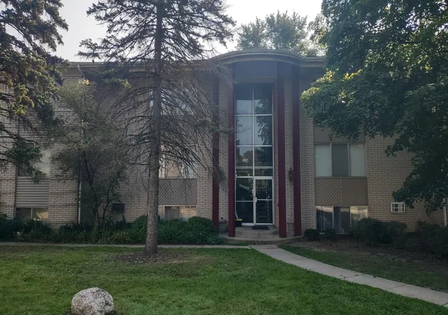 Condominium at 33234 Kingslane Ct #8, Farmington, MI 48336 | MLS# 81024048497 | | Sold on 2024-10-15