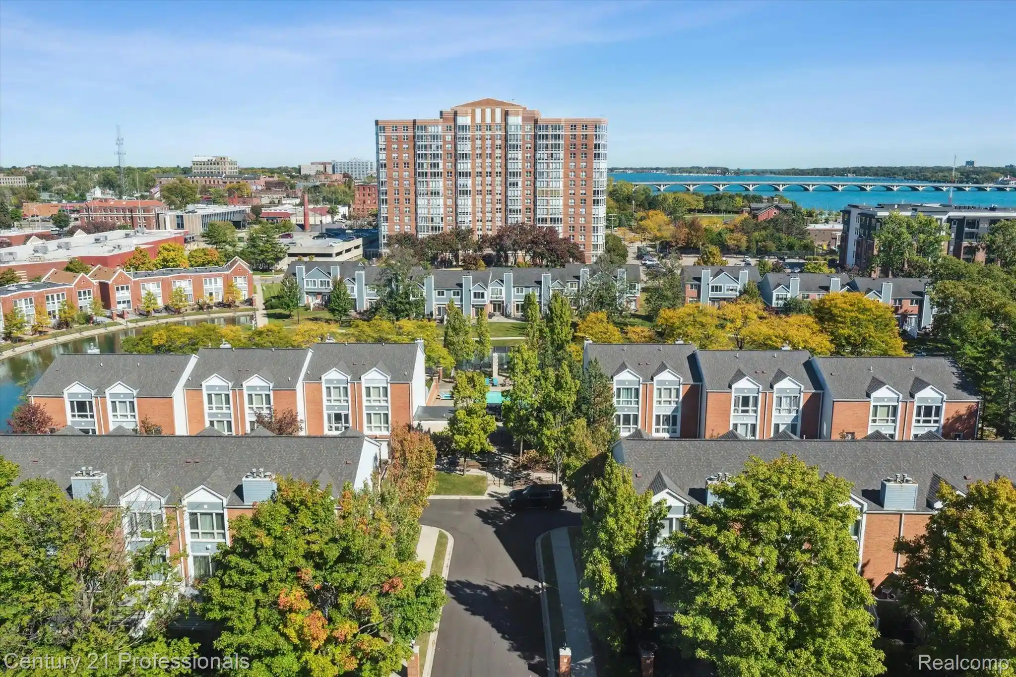 Listing Photo 2 - Condo for sale in Spinnaker Tower located at 3320 Spinnaker Ln, Detroit, MI 48207 - Unit #11B