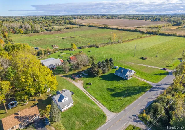 2nd image of 2135 E Coldwater Rd, Genesee Charter Township Genesee, MI 48505 | MLS# 20240083669