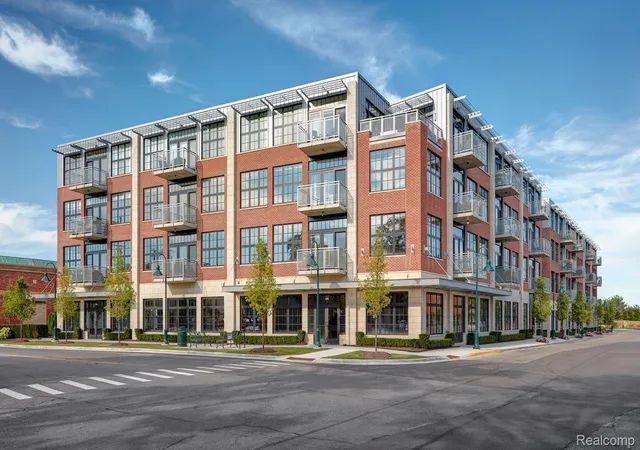 Condominium at 2051 Villa Rd #402, Birmingham, MI 48009 | MLS# 20240087000 | | Sold on 2024-12-02